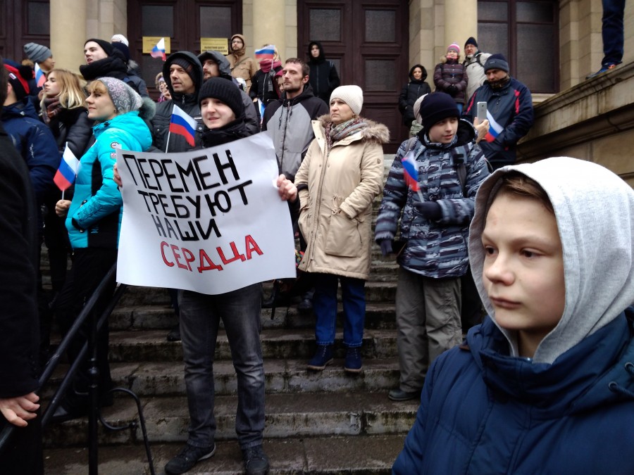 В московских школах раздали брошюры, в которых напоминается об угрозе ограничения родительских прав за участие детей в протестах