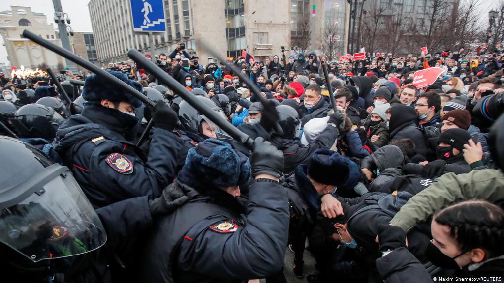 Полиция закроет 7 станций московского метро и ограничит движение пешеходов в центре города в день акции в поддержку Навального