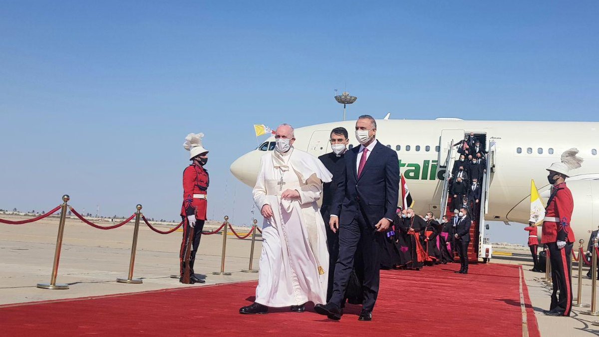 Папа Франциск прилетел с первым в истории католической церкви визитом в Ирак 