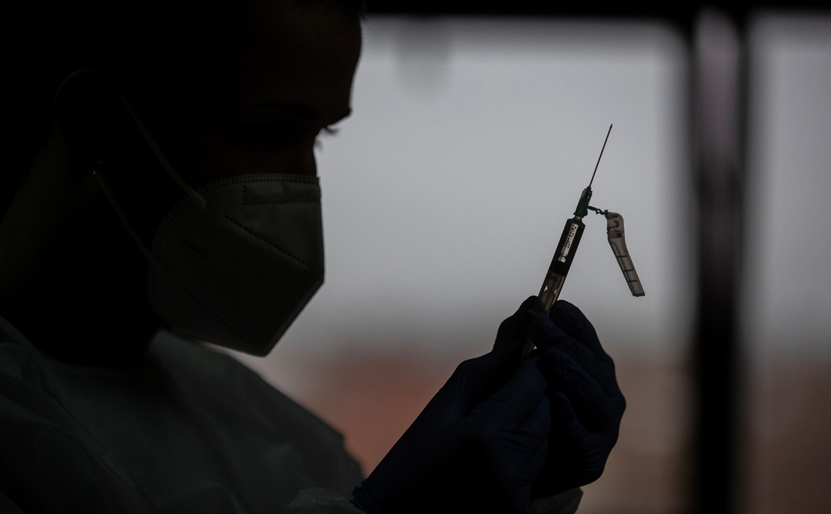 Украина заключила договор на поставку 10 млн доз вакцины против коронавируса с компанией Pfizer 