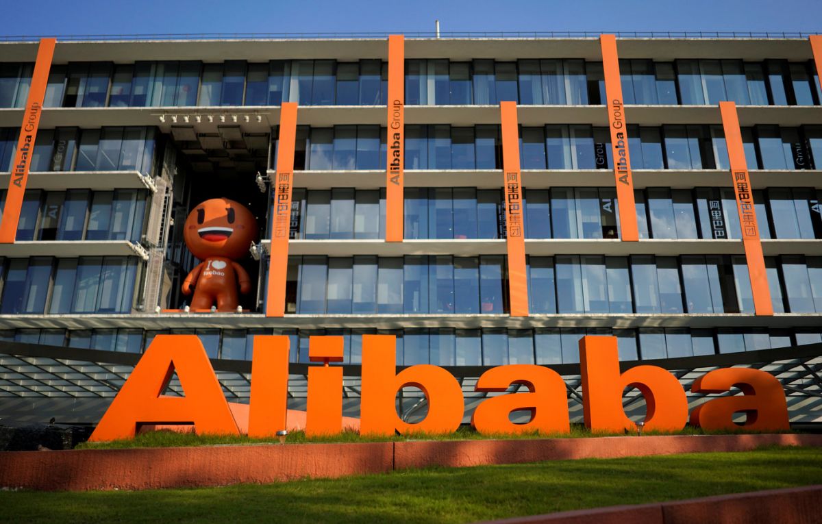 Власти Китая оштрафовали Alibaba на рекордные 2,8 млрд долларов. Основатель компании Джек Ма критиковал власти за «менталитет ломбарда» 