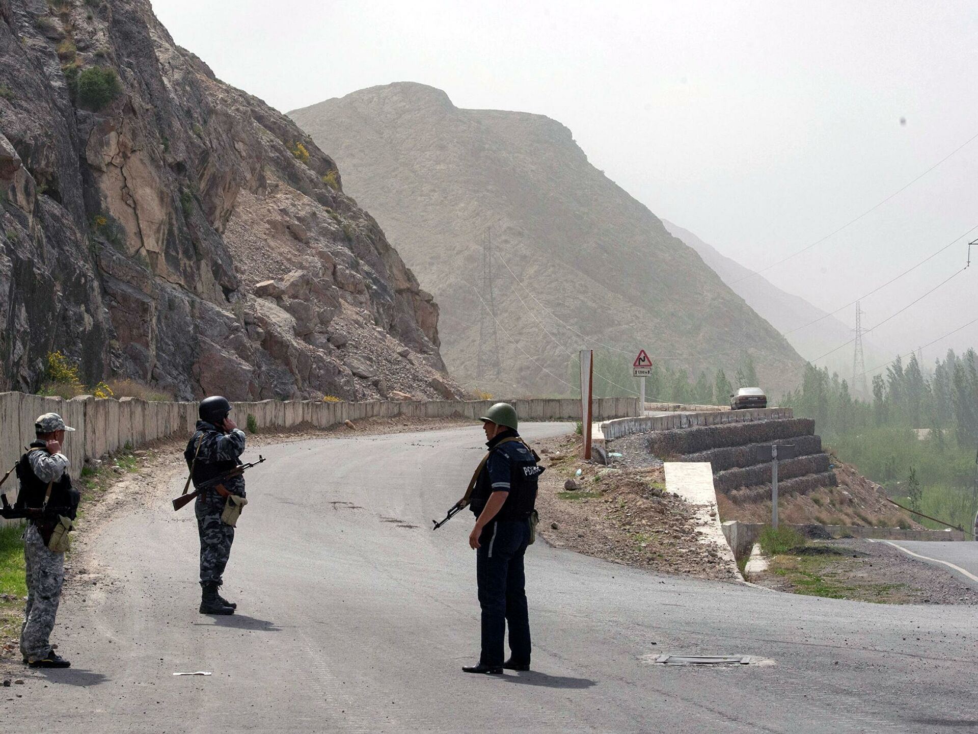 Киргизия и Таджикистан договорились прекратить огонь и отвести войска — МИД Киргизии