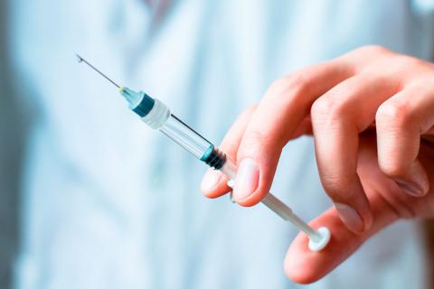 В российских регионах началась повторная вакцинация от коронавируса