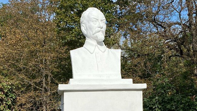 В Симферополе установили памятник Феликсу Дзержинскому. РПЦ назвала это оскорблением 