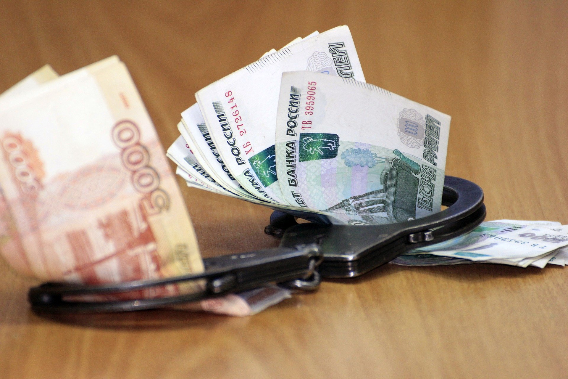 В Новосибирской области замминистра ЖКХ задержан при получении взятки в 2 млн рублей