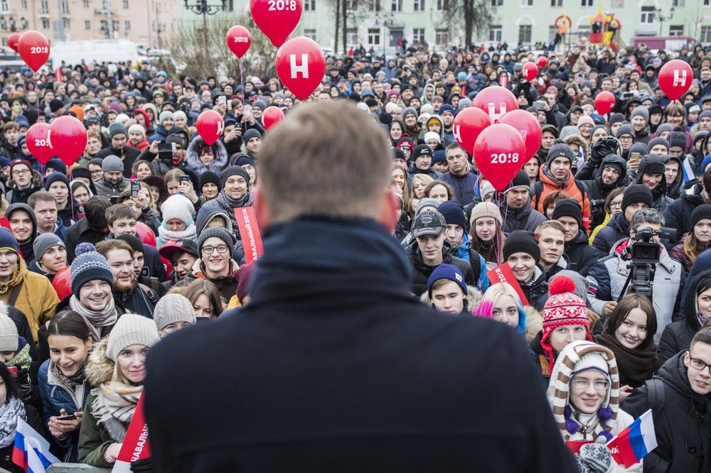 Большинство жалоб Роскомнадзора на «вредный» контент касается протестов и Навального, а не наркотиков и суицида — Би-Би-Си