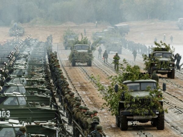CIT:  военную технику продолжают стягивать в Брянскую область вблизи границы с Украиной
