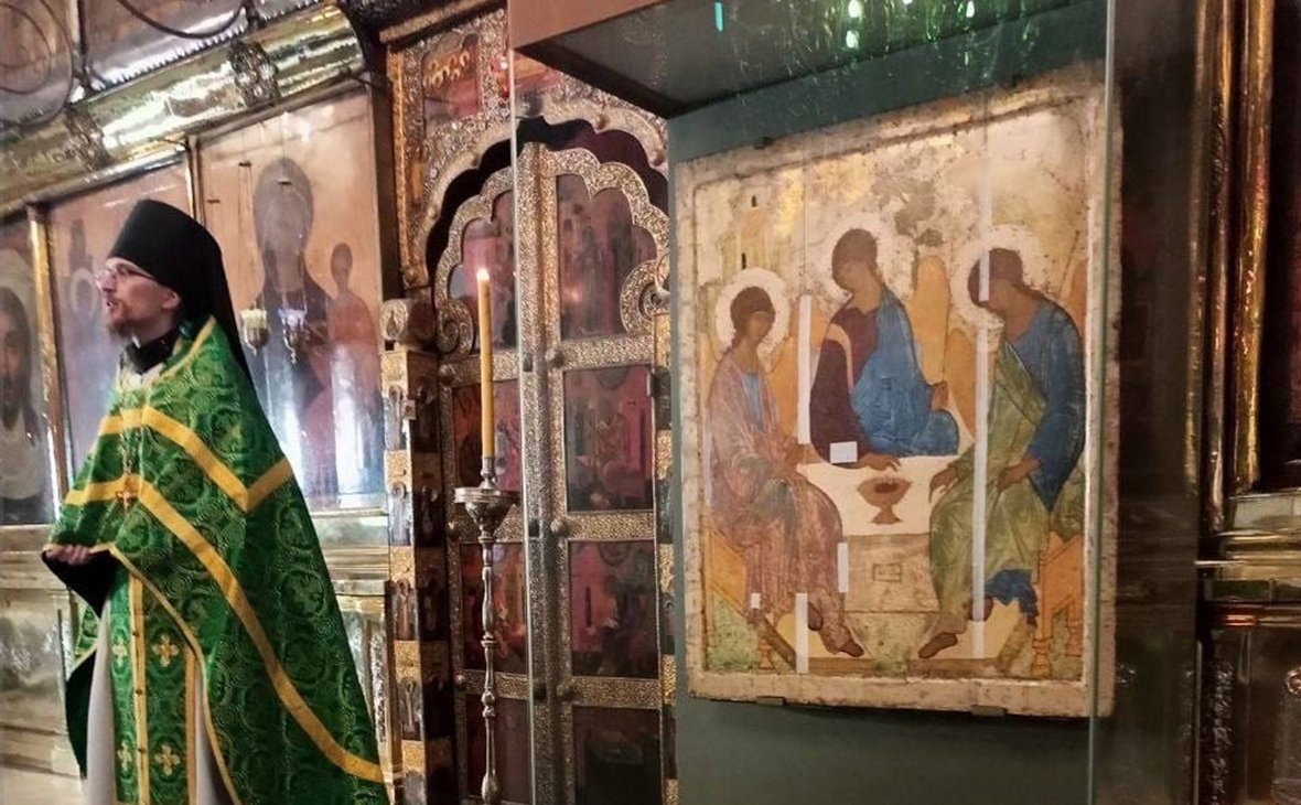 Путин передал РПЦ «Троицу» Рублева. В прошлом году икона провела в церкви три дня, после чего реставраторы насчитали 60 повреждений