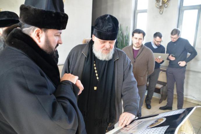 Патриарх Кирилл отстранил от должности главу совета РПЦ по искусству и запретил его в служении. Он выступал против переноса «Троицы»