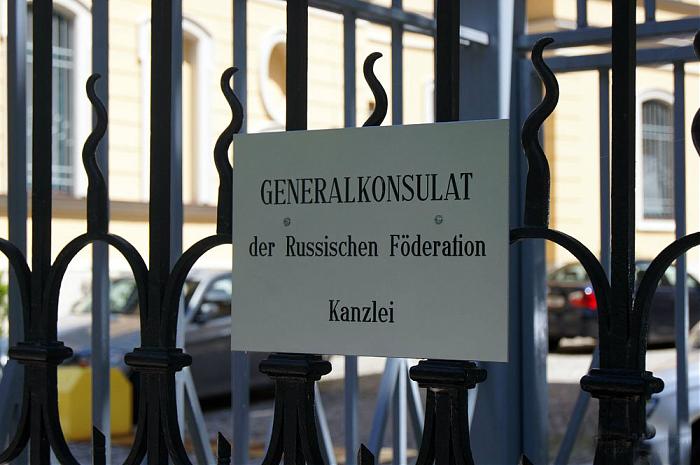 Германия закроет четыре из пяти российских консульств в стране