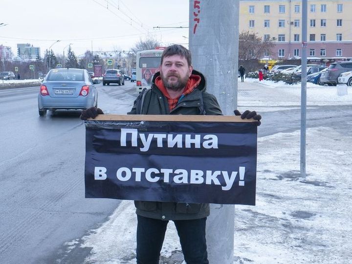 Экс‑главу барнаульского штаба Навального Вадима Останина приговорили к 9 годам колонии 