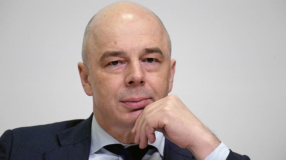 Глава Минфина заявил о планах не вмешиваться в ситуацию с падением рубля. У ЦБ нет возможности повлиять на курс системно, считают экономисты