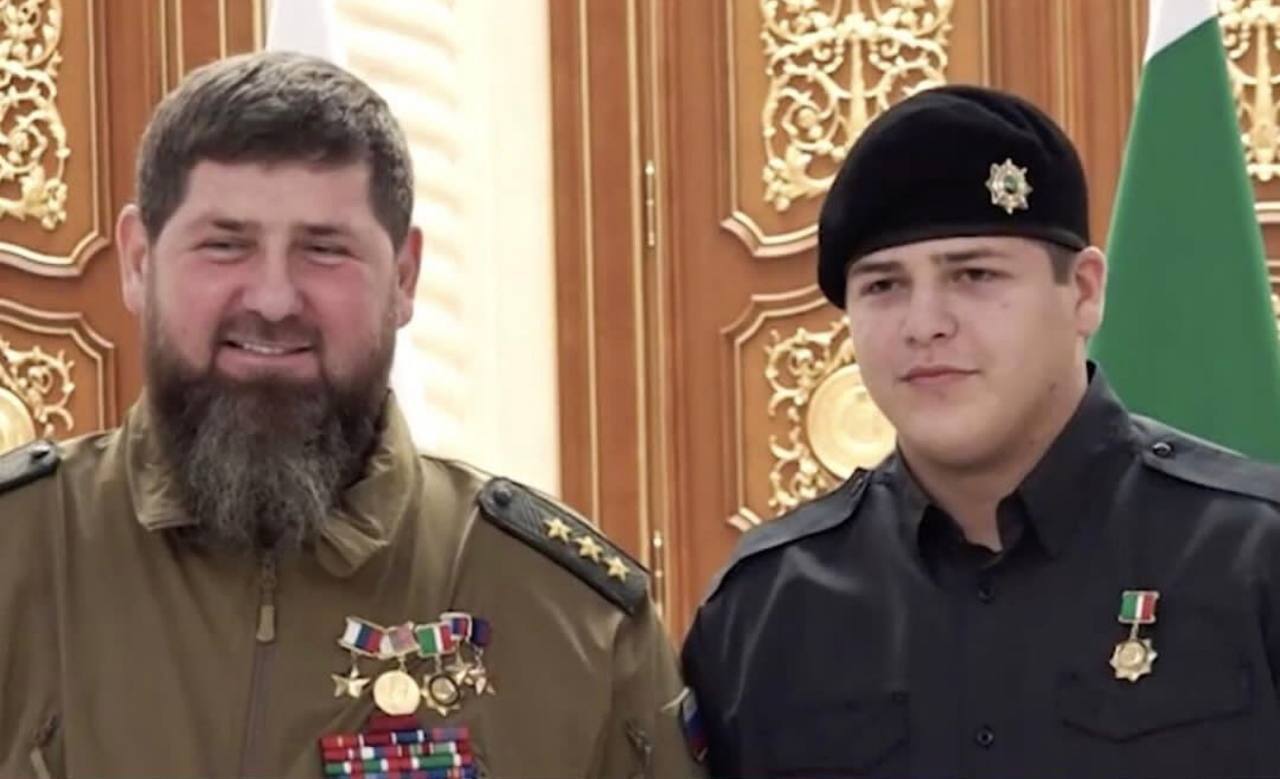 Адама Кадырова наградили орденом Карачаево-Черкесии. Это уже третья награда, которую подросток получил после избиения заключенного