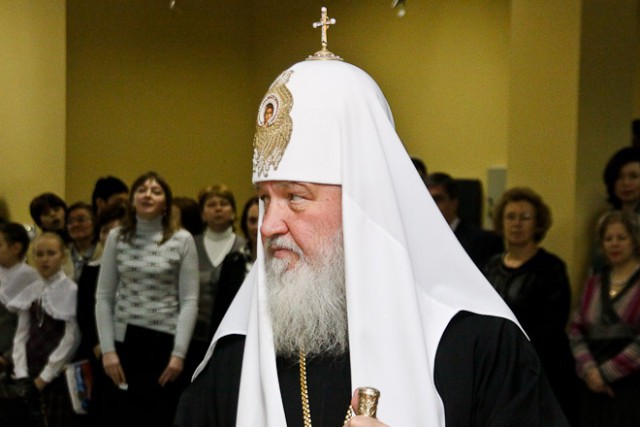 Патриарх Кирилл захотел поднять рождаемость «как по движению волшебной палочки» за счет федерального запрета на «склонение к абортам»