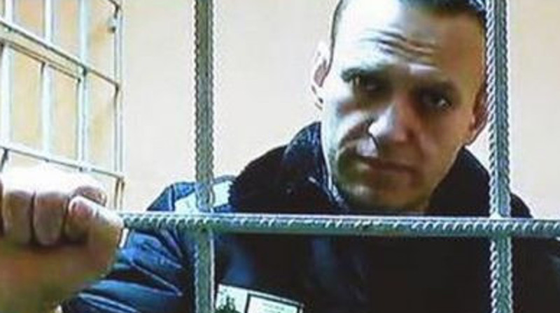 Навальному стало плохо в камере на прошлой неделе, ему ставили капельницу. Связи с ним нет третий день