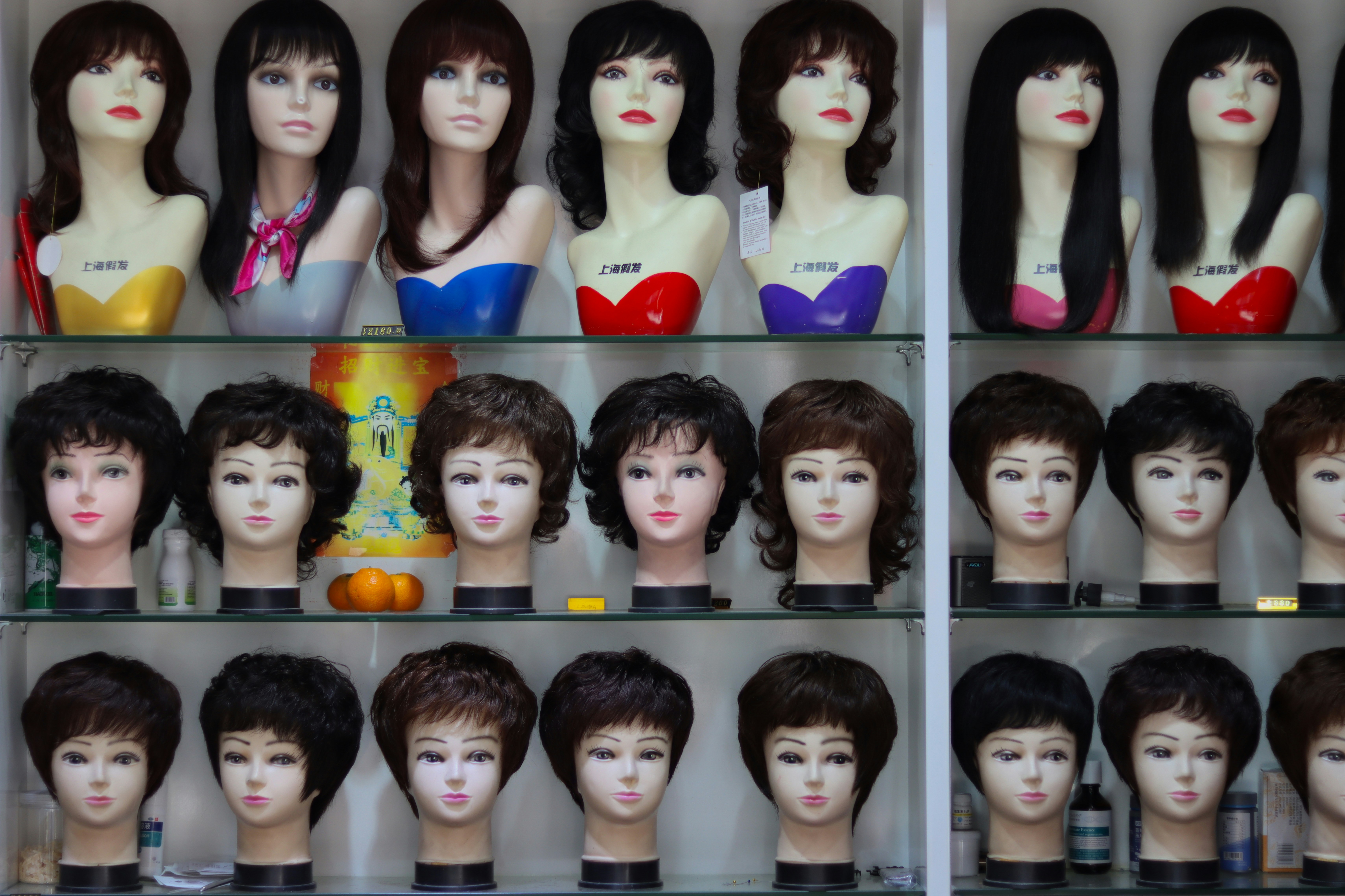 Reuters: КНДР зарабатывает «миллионы долларов» на экспорте ресниц и париков