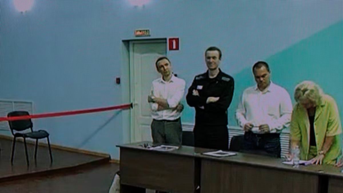 В деле адвоката Навального есть диск с конфиденциальным разговором. Следствие не могло получить его без нарушения адвокатской тайны