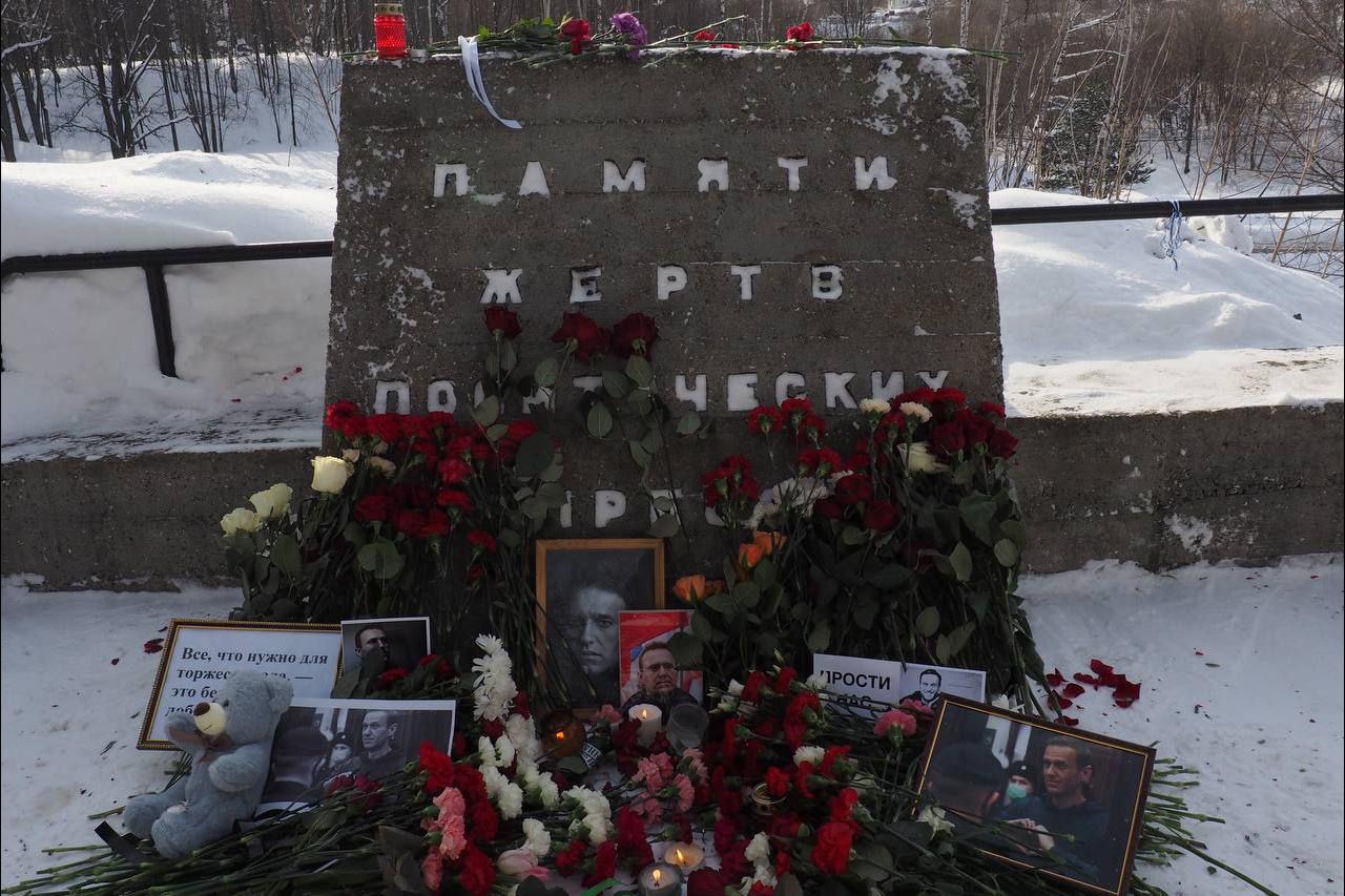Ярмыш: Ритуальные агенты отказываются везти тело Навального в церковь — бригадам с катафалками угрожают неизвестные