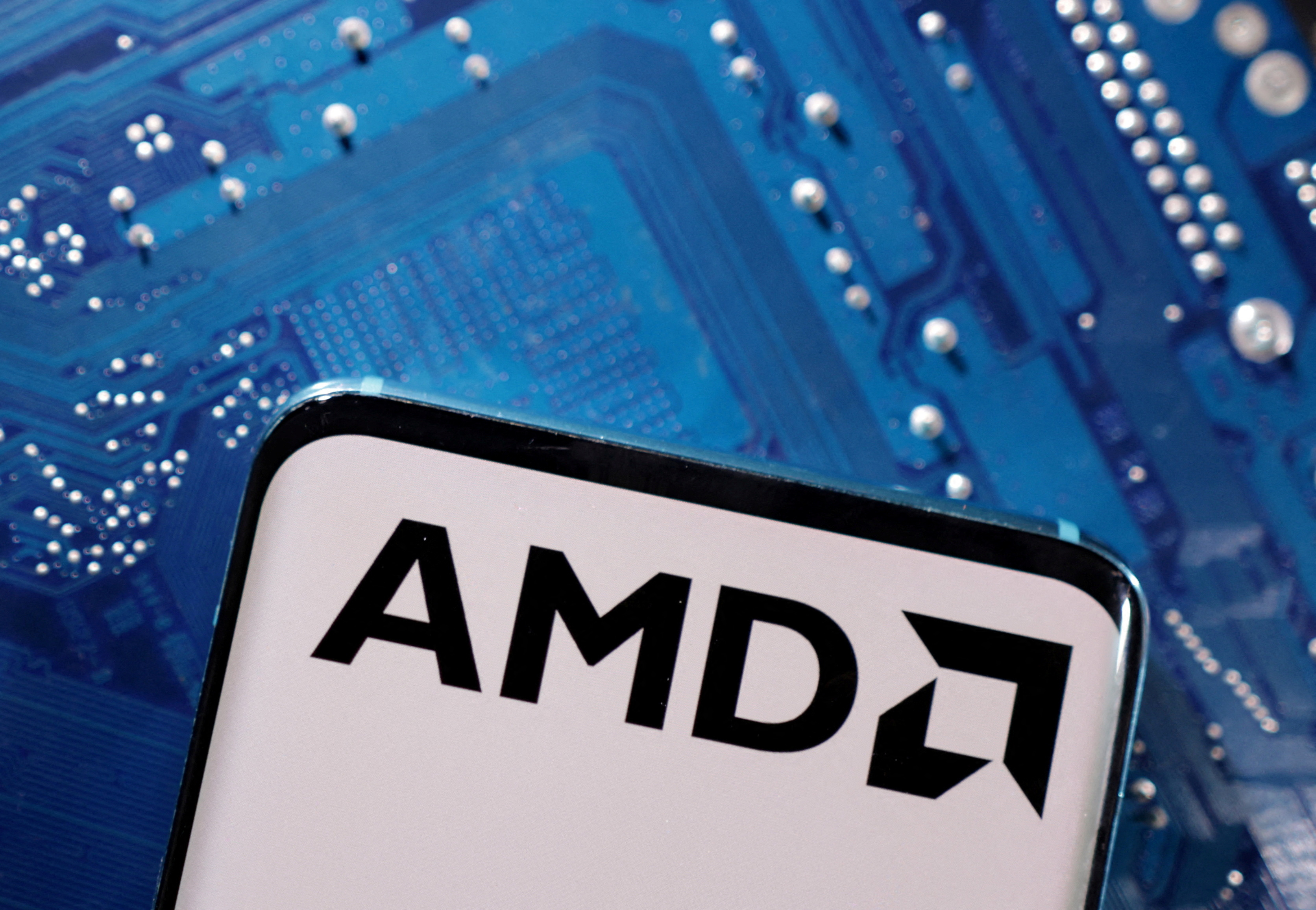 США запретили компании AMD поставлять в КНР микросхемы, изготовленные специально для китайского рынка