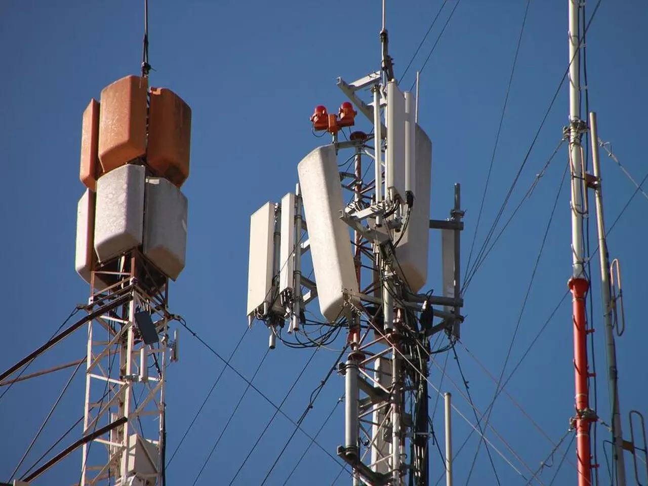 В Дагестане суд обязал «Вымпелком» убрать вышку сотовой связи, которой боялись жители Каспийска