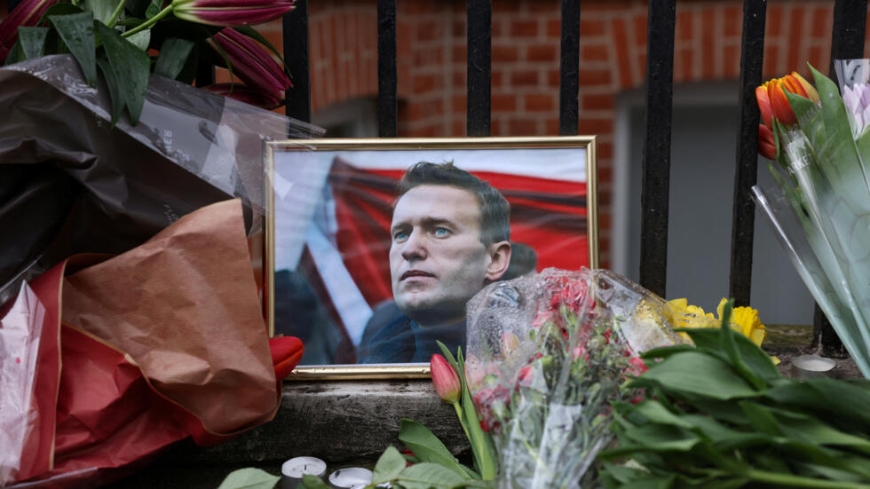 Суд в Мурманске приравнял показ фото Алексея Навального без лозунгов к демонстрации символики «экстремистской организации»