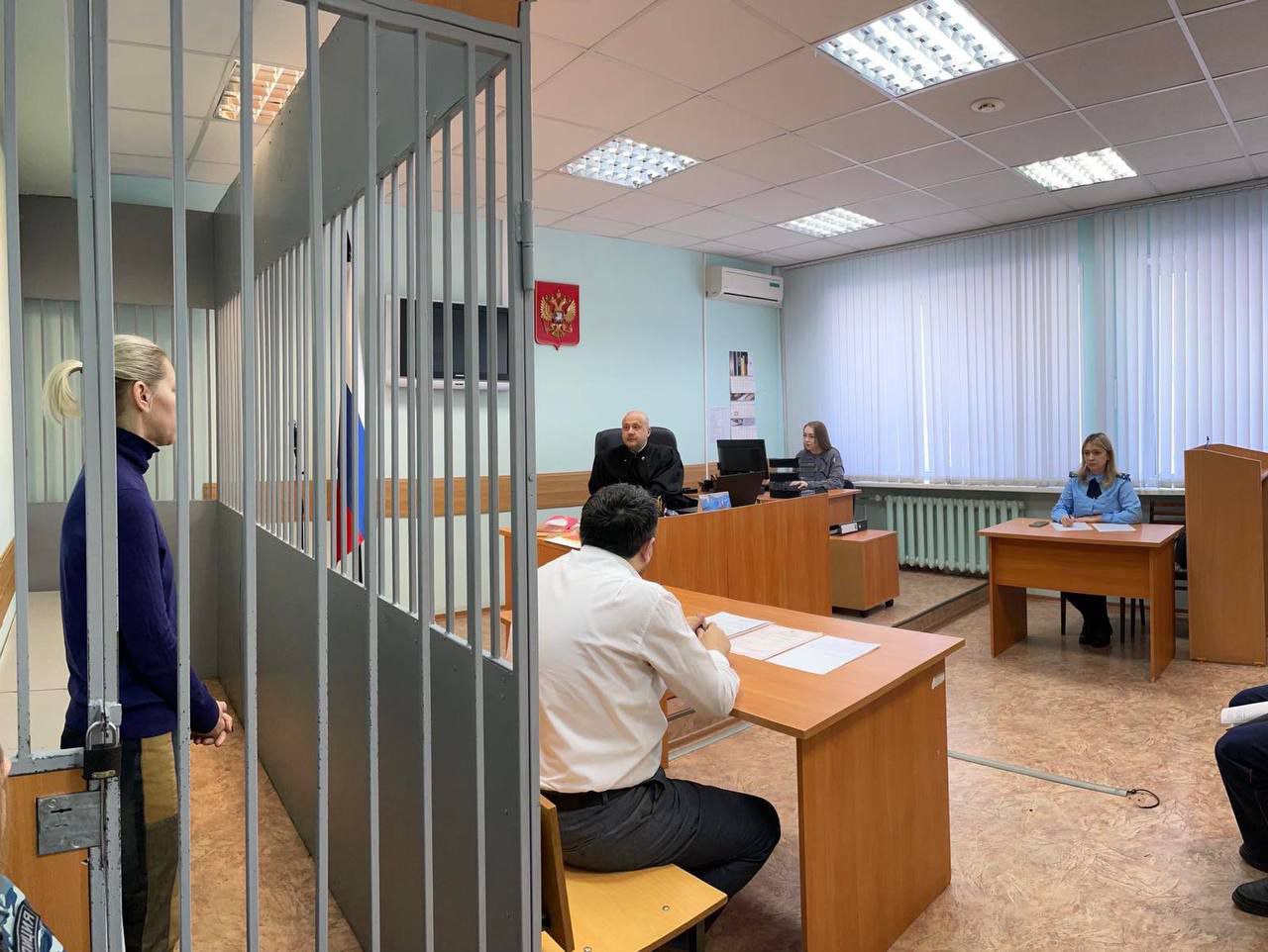 Суд в Ижевске отправил в СИЗО члена избирательной комиссии, которая пыталась вылить зеленку в электронную урну для бюллетеней