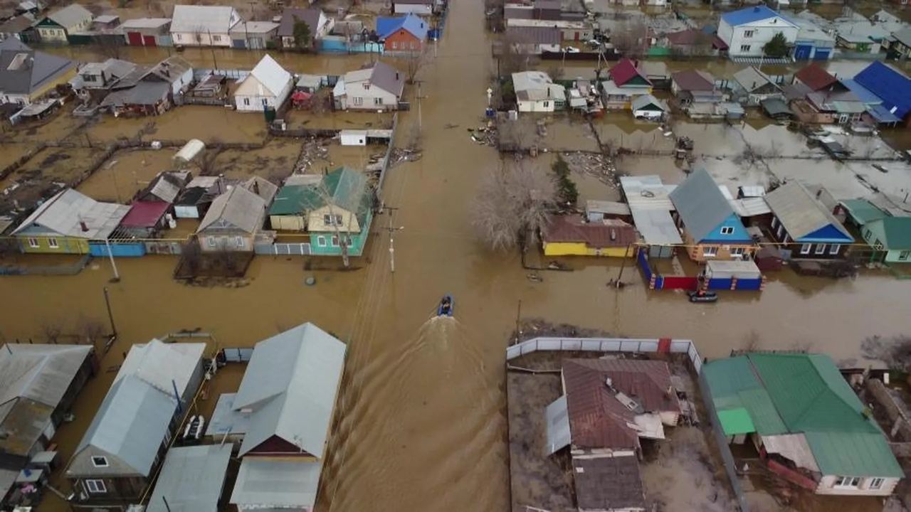 Глава МЧС заявил, что жители Орска были предупреждены о возможном наводнении «за неделю». Такого предупреждения не было