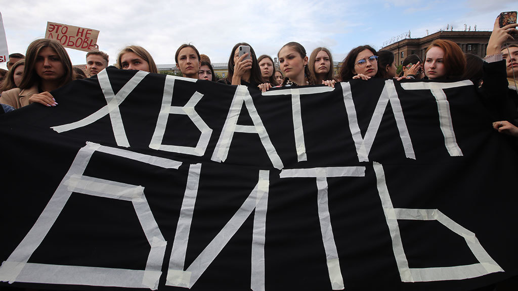 Парламент Казахстана принял закон о правах женщин и детей, криминализирующий домашнее насилие, на фоне дела об убийстве жены экс-министра
