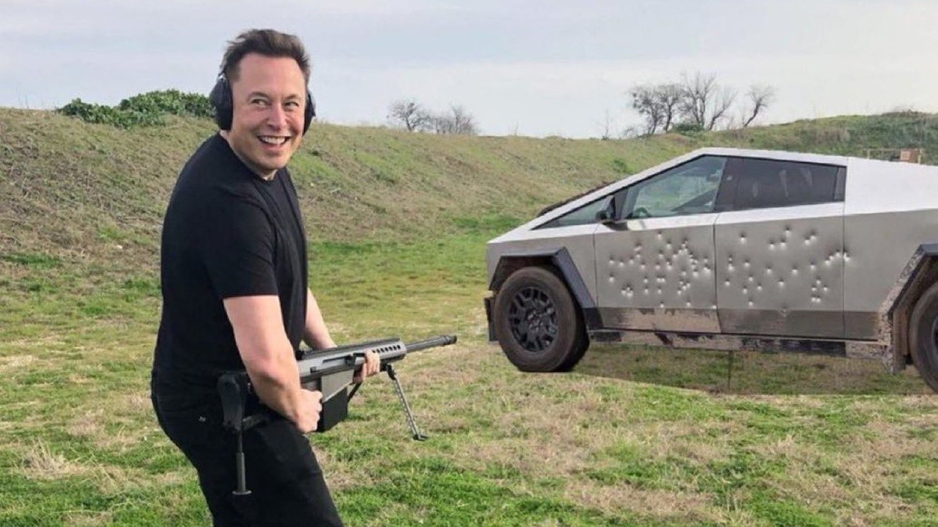 Компания Tesla Илона Маска отозвала все электропикапы CyberTruck из-за дефектных педалей газа. Их собирали с помощью мыла