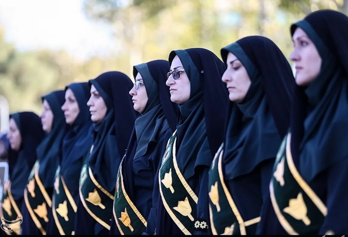 Власти Ирана объявили о создании нового органа, который будет следить за ношением хиджабов. Ранее они обещали упразднить полицию нравов