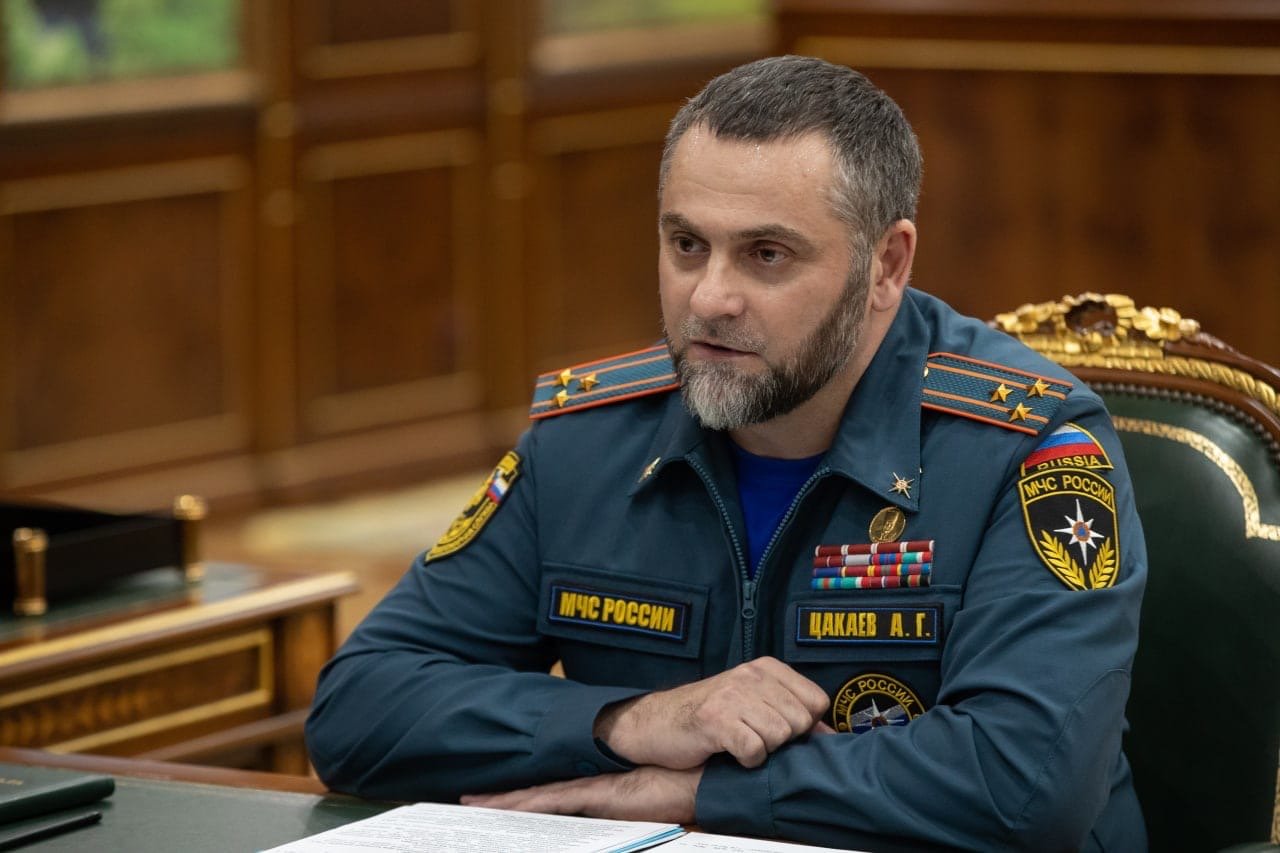 МВД после проверки задержания главы МЧС Чечни утверждает, что он «вел себя агрессивно» и ударил полицейских