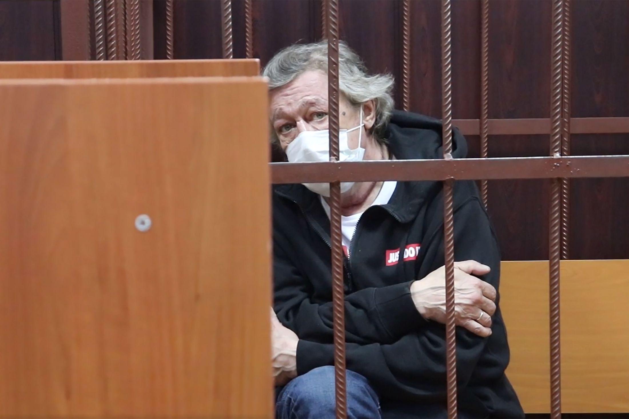 Mash: Михаилу Ефремову отказали в УДО «из-за нарушения режима в колонии». Адвокат: «Документы на УДО еще не подавали»