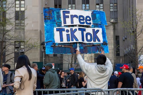 Чтобы закон о запрете TikTok в США не признали неконституционным, Минюсту придется доказать в суде его опасность для государства — юрист
