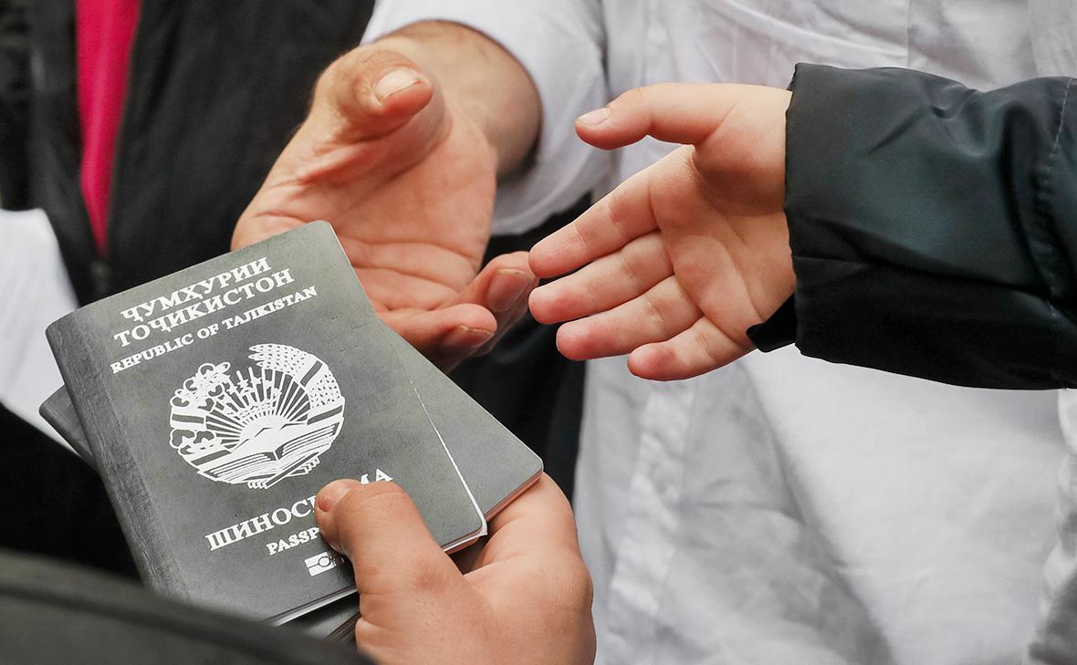 МИД Таджикистана рекомендовало своим гражданам не посещать Россию