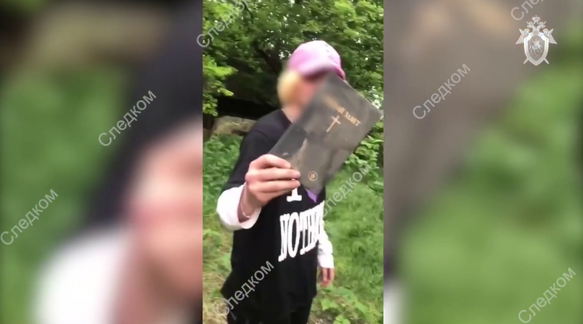 В Ставропольском крае трое подростков сожгли Библию и сняли это на видео. Возбуждено уголовное дело