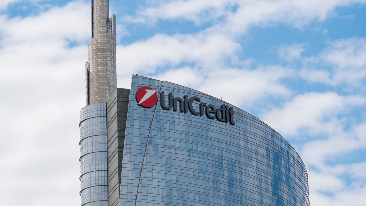 Российский арбитраж заморозил активы итальянского банка UniCredit