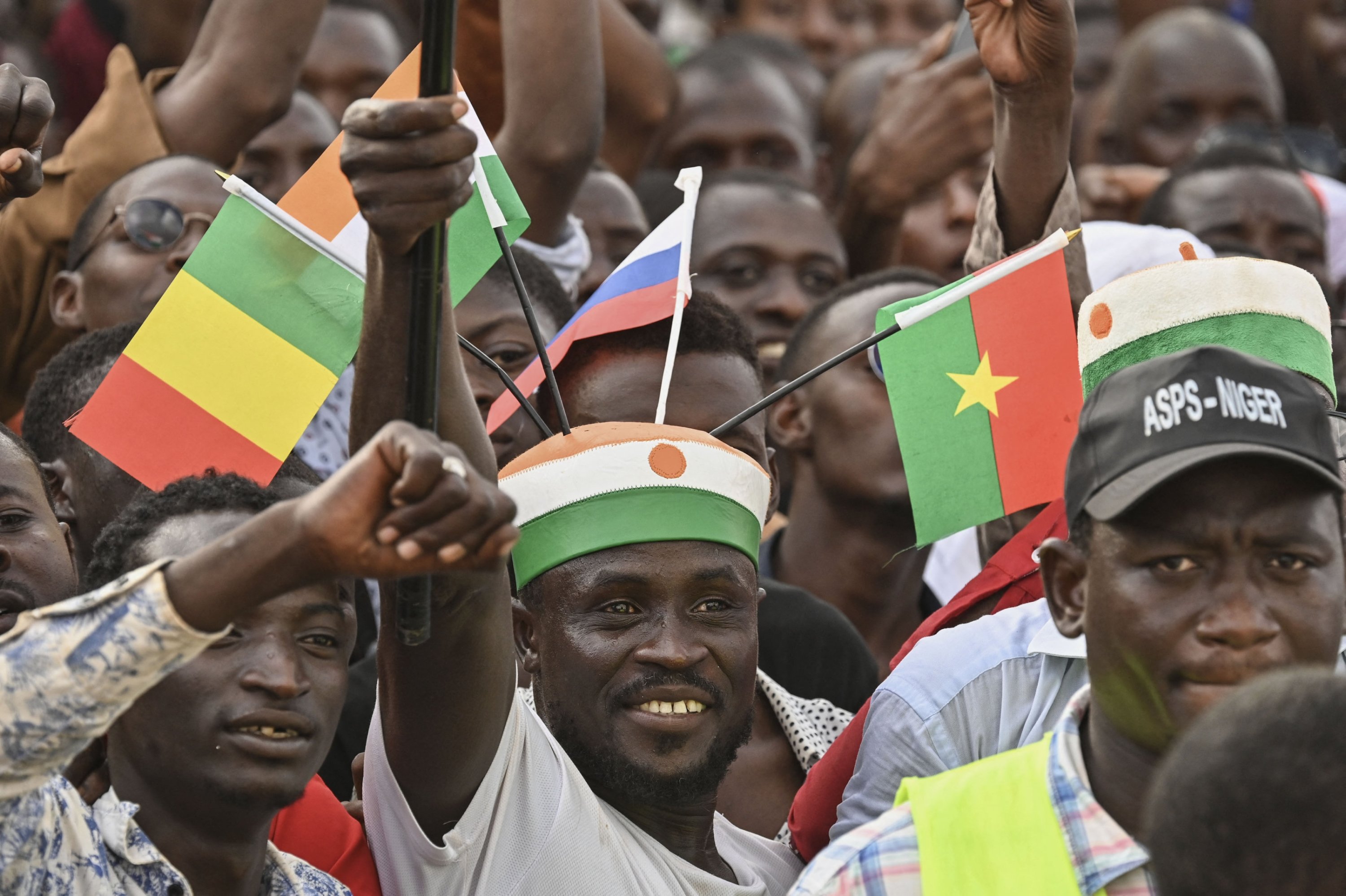 Находящиеся под управлением военных хунт Буркина-Фасо, Мали и Нигер договорились о создании конфедерации и обратились за помощью к РФ