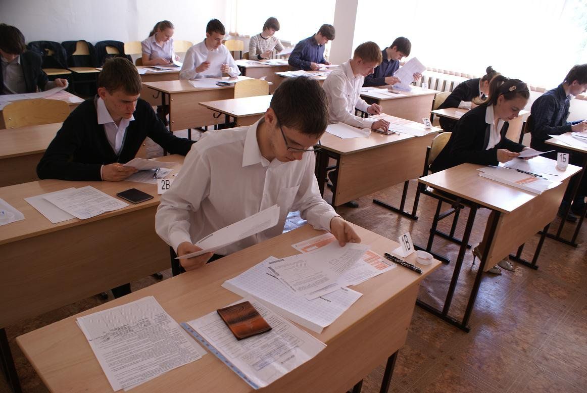 Школьникам Севастополя разрешили не сдавать ЕГЭ и ОГЭ из-за атак на город