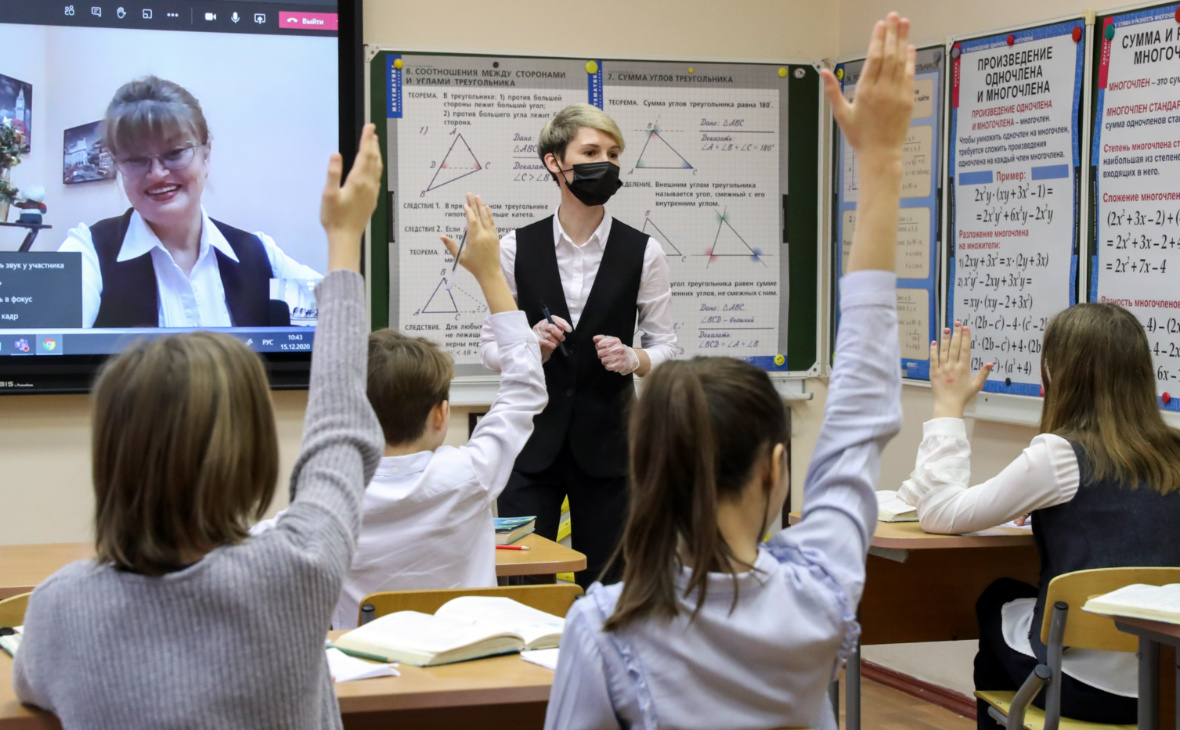 Российские школы нашли у себя «учеников-экстремистов» для отправки в лагеря. Их попросил об этом пранкер под видом властей