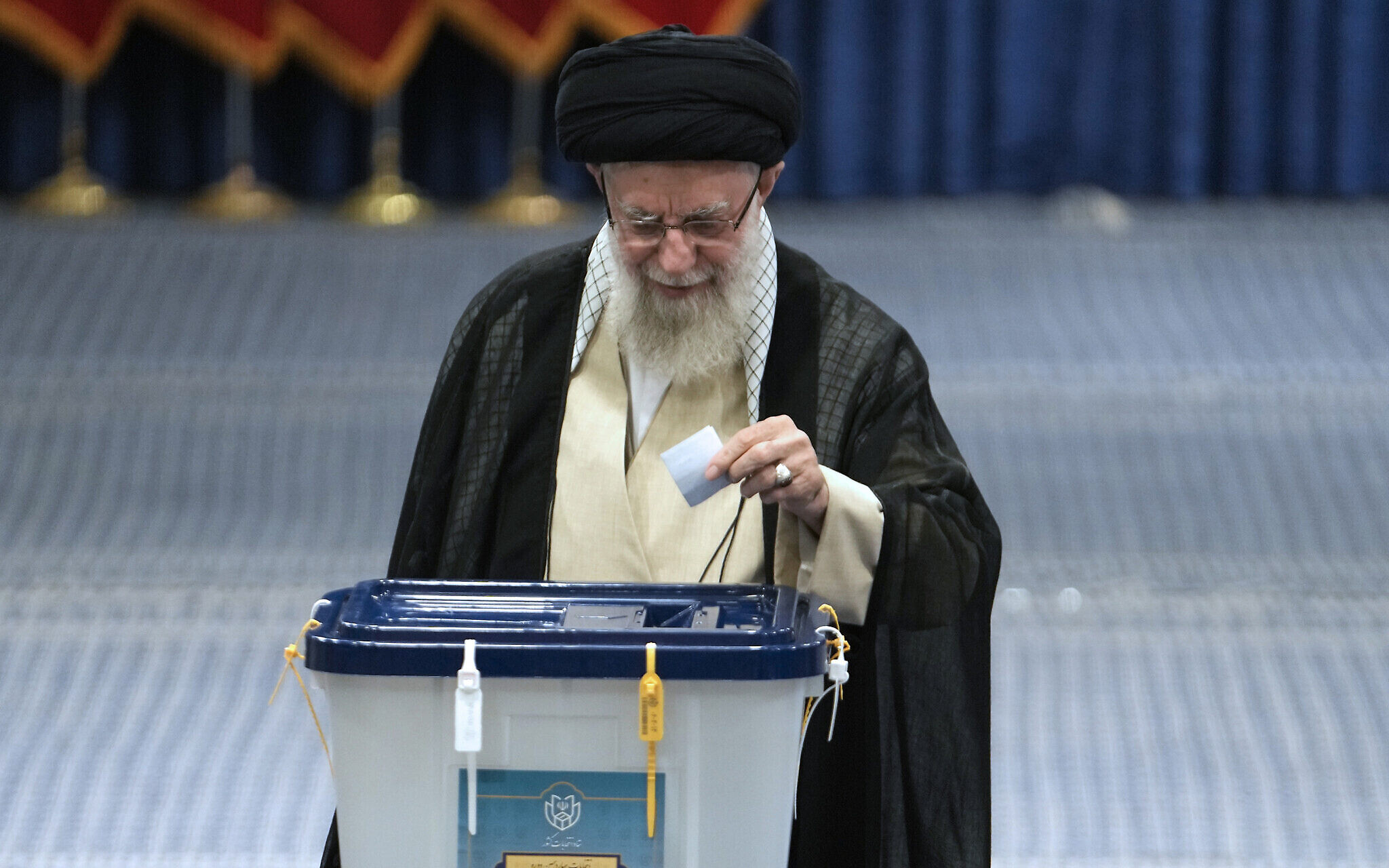 В Иране прошли президентские выборы. По предварительному подсчету голосов, на них лидирует сторонник сотрудничества с Западом