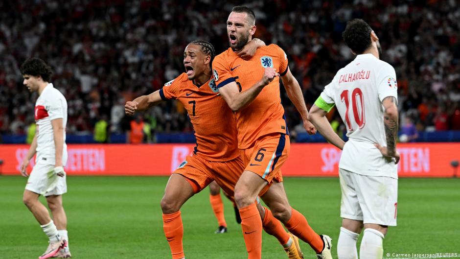 Нидерланды обыграли Турцию в 1/4 финала Чемпионата Европы по футболу 