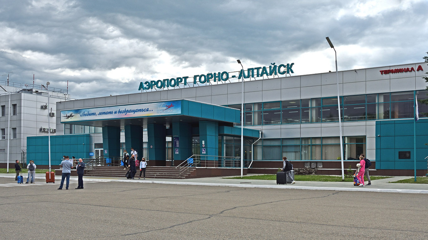 Алтайский аэропорт создаст собственную «культурную» службу такси после скандала с Германом Грефом