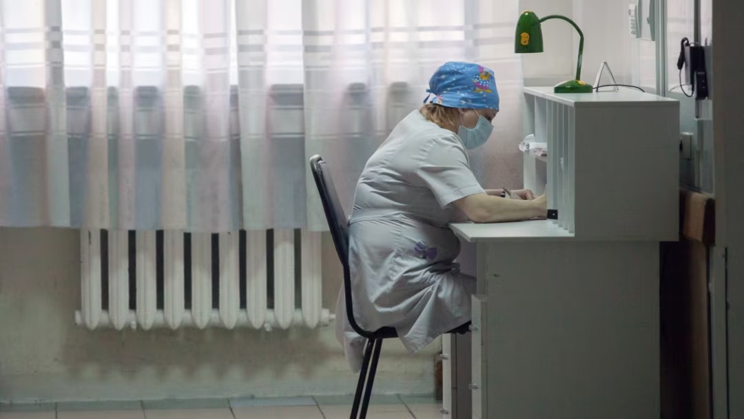 Медицина катастрофы. Как война и власти меняют российское здравоохранение и лишают его доступа к передовым технологиям