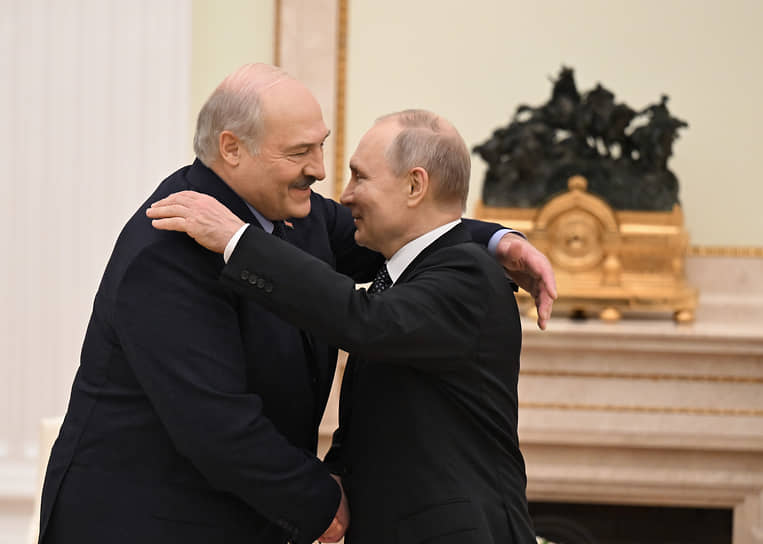 Находящийся 25 лет у власти Путин поздравил Лукашенко с 30-летием президентства. И выразил надежду на продолжение совместной работы
