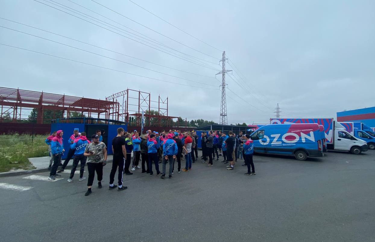 Курьеры Ozon в Екатеринбурге объявили забастовку. Они жалуются на условия работы и задержку оплаты