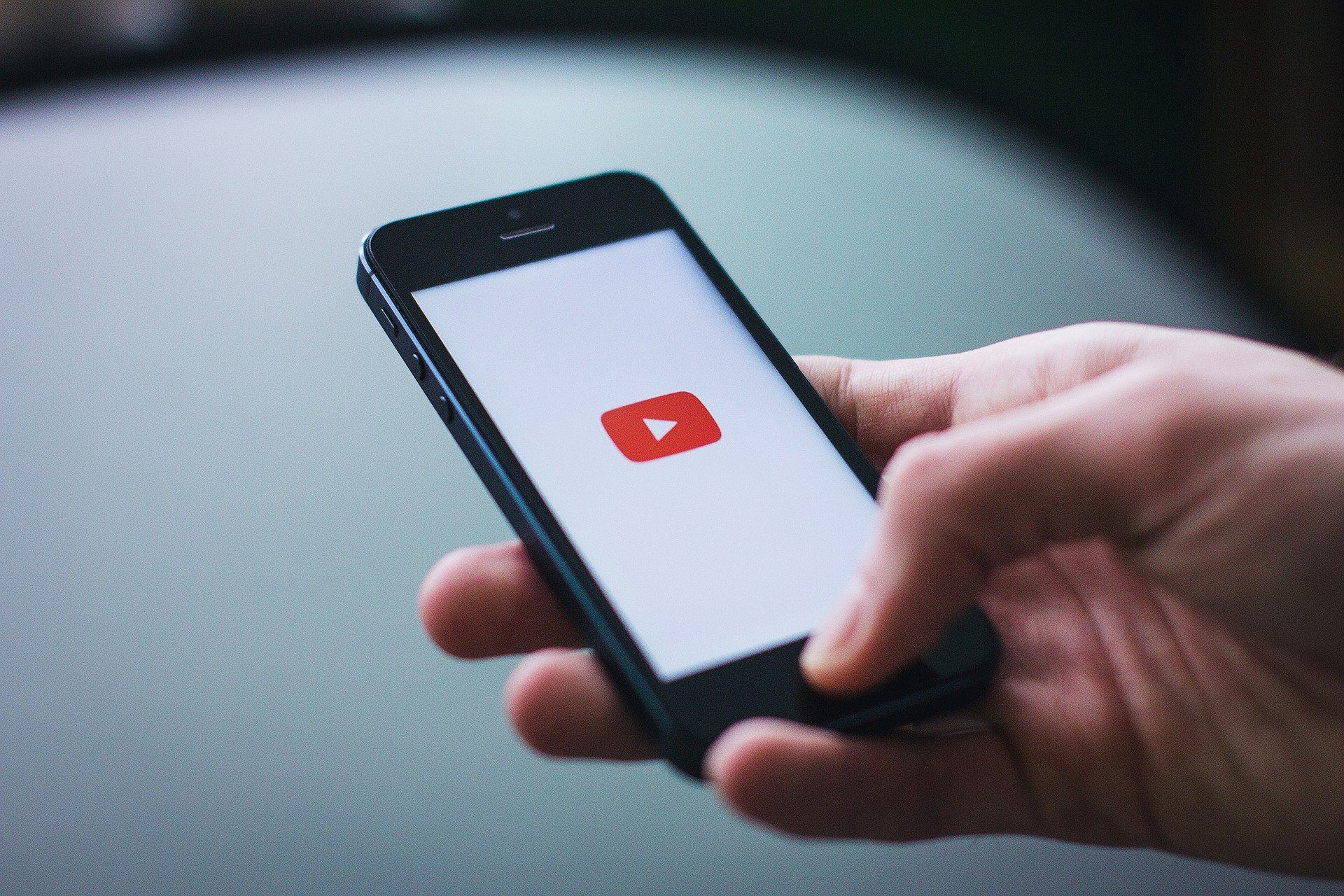 «Ростелеком» сообщил о росте числа жалоб на качество работы YouTube в России и обвинил в этом Google 