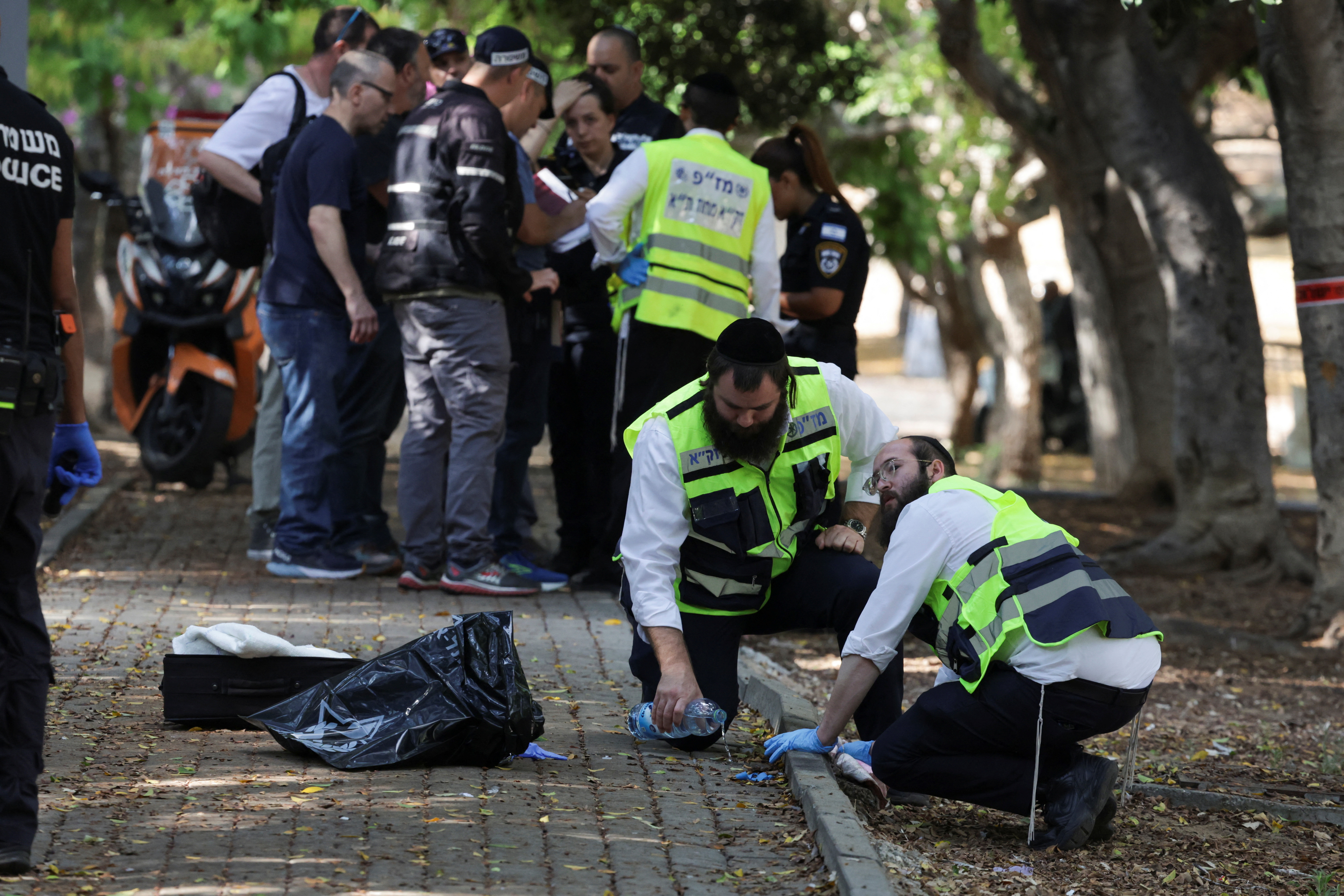 В израильском Холоне палестинец напал с ножом на прохожих. Убита пожилая женщина, еще три человека ранены